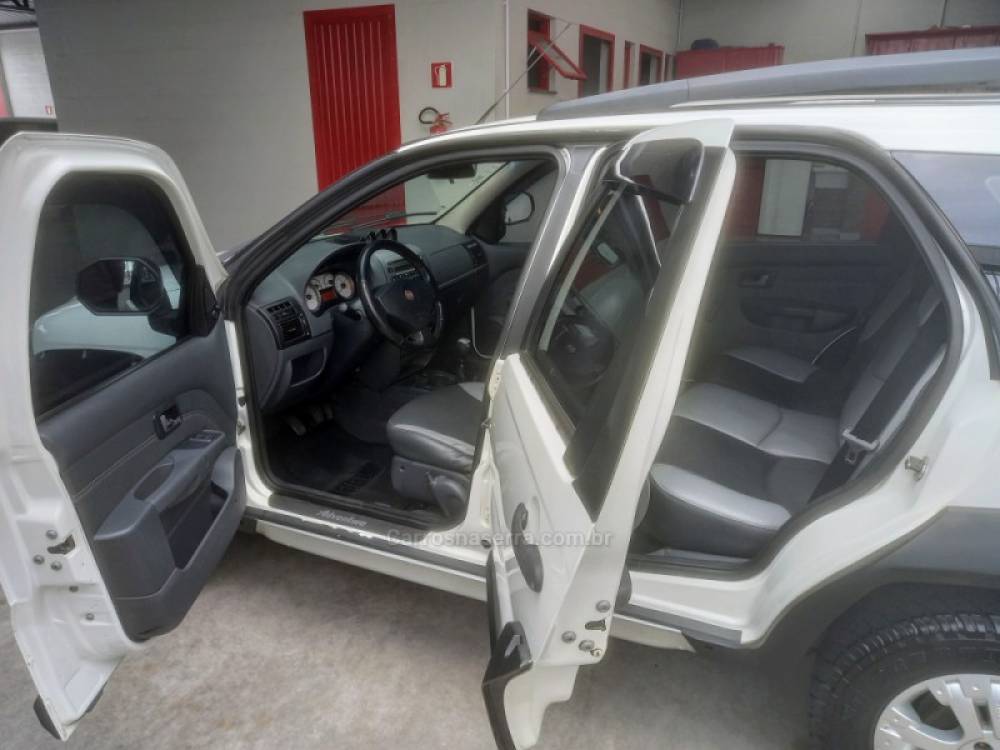 FIAT - PALIO - 2011/2012 - Branca - R$ 45.900,00