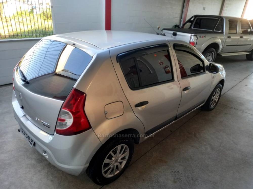 RENAULT - SANDERO - 2010/2010 - Prata - R$ 28.900,00