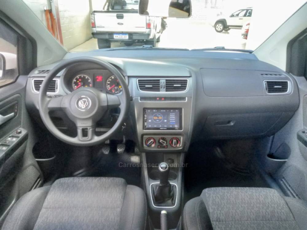 VOLKSWAGEN - FOX - 2013/2014 - Branca - R$ 42.000,00