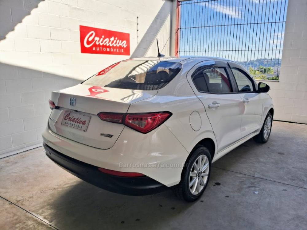 FIAT - CRONOS - 2022/2023 - Branca - R$ 85.900,00