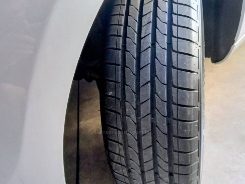 FIAT - PALIO - 2013/2014 - Prata - R$ 38.900,00