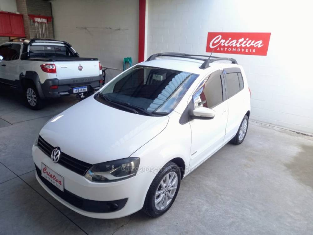VOLKSWAGEN - FOX - 2013/2014 - Branca - R$ 42.000,00