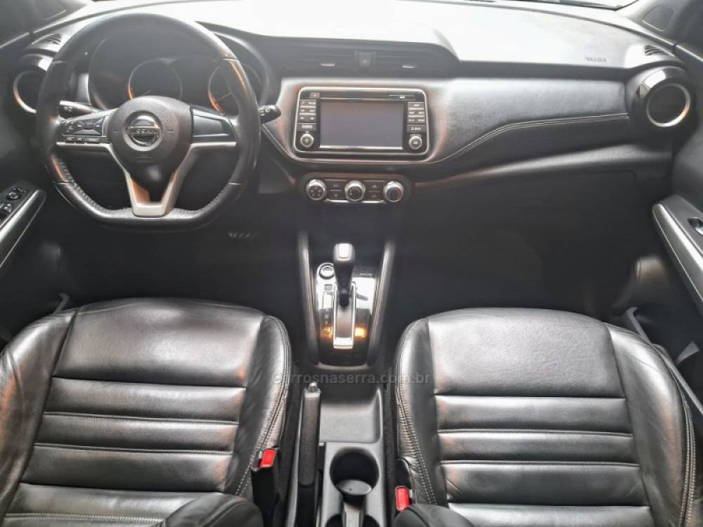 NISSAN - KICKS - 2017/2018 - Prata - R$ 79.890,00