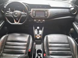 NISSAN - KICKS - 2017/2018 - Prata - R$ 79.890,00