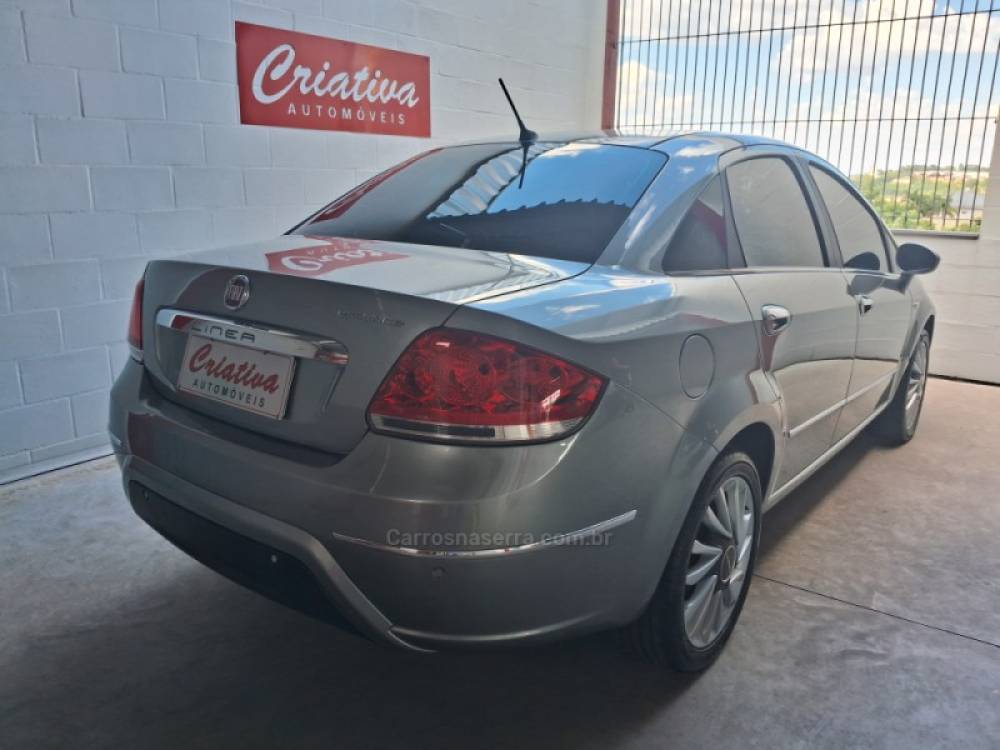 FIAT - LINEA - 2014/2015 - Cinza - R$ 41.900,00