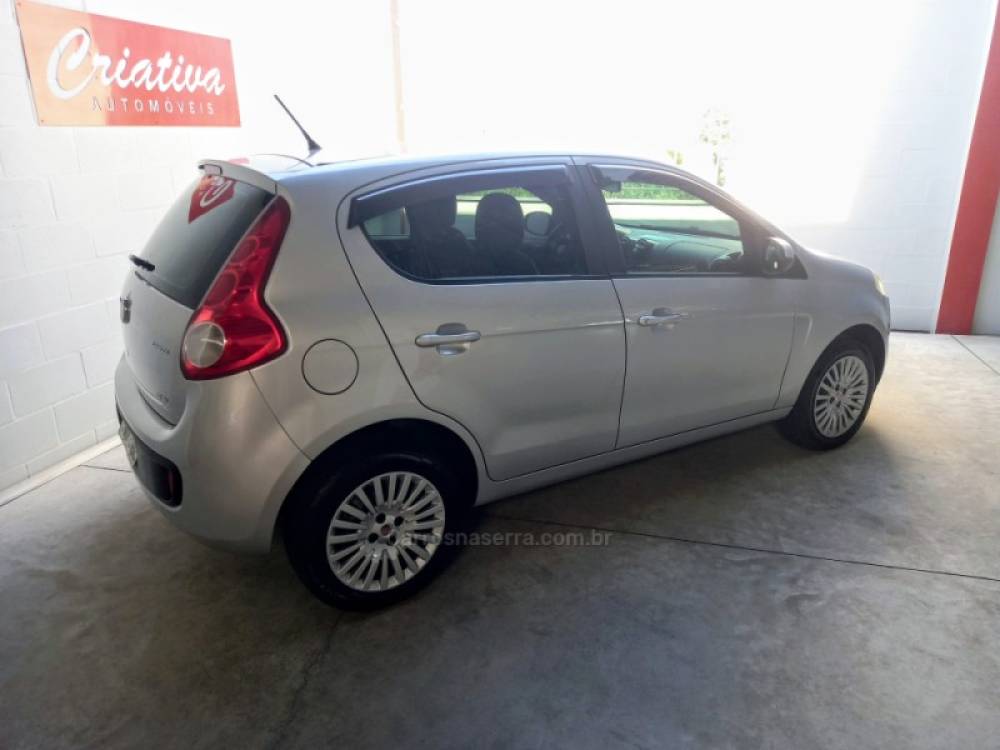FIAT - PALIO - 2013/2014 - Prata - R$ 38.900,00