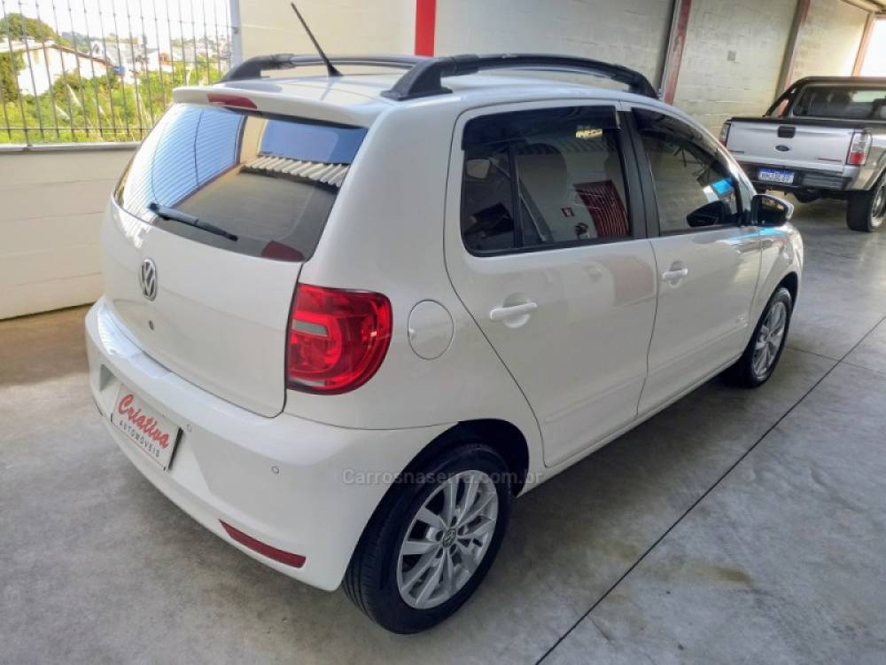 VOLKSWAGEN - FOX - 2013/2014 - Branca - R$ 42.000,00