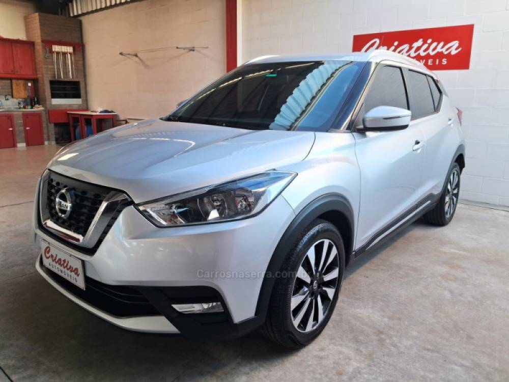 NISSAN - KICKS - 2017/2018 - Prata - R$ 79.890,00
