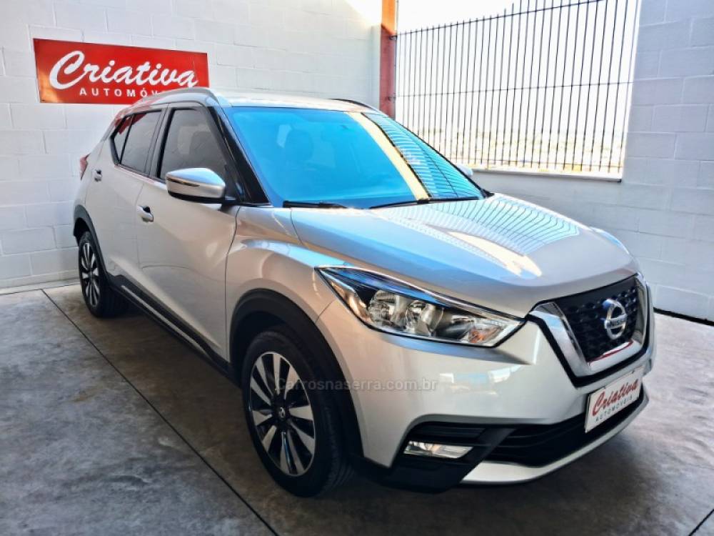 NISSAN - KICKS - 2017/2018 - Prata - R$ 79.890,00