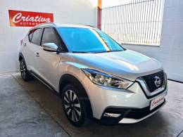 NISSAN - KICKS - 2017/2018 - Prata - R$ 79.890,00