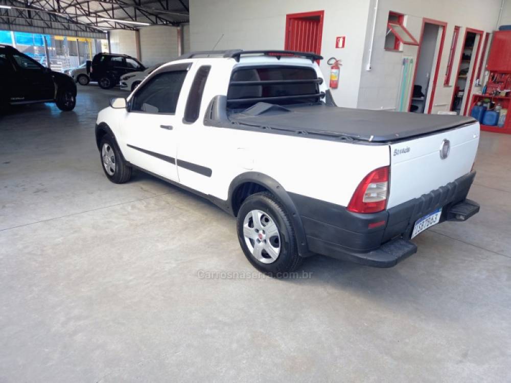 FIAT - STRADA - 2011/2012 - Branca - R$ 41.900,00