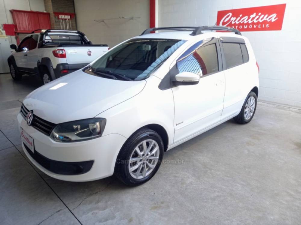 VOLKSWAGEN - FOX - 2013/2014 - Branca - R$ 42.000,00