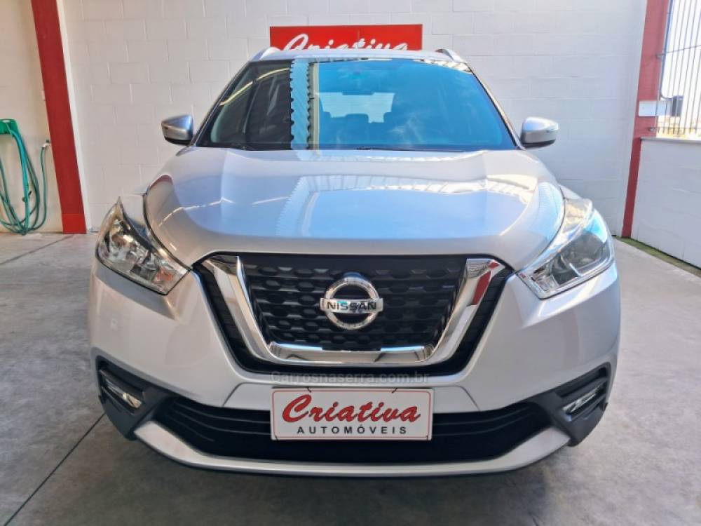 NISSAN - KICKS - 2017/2018 - Prata - R$ 79.890,00