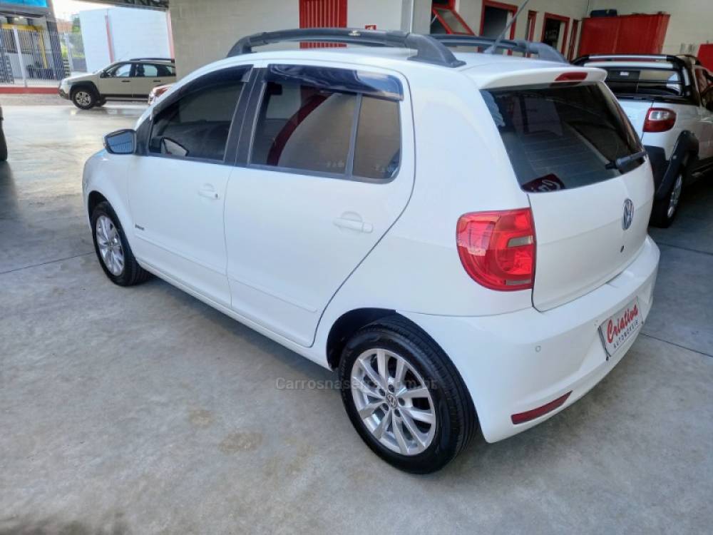 VOLKSWAGEN - FOX - 2013/2014 - Branca - R$ 42.000,00