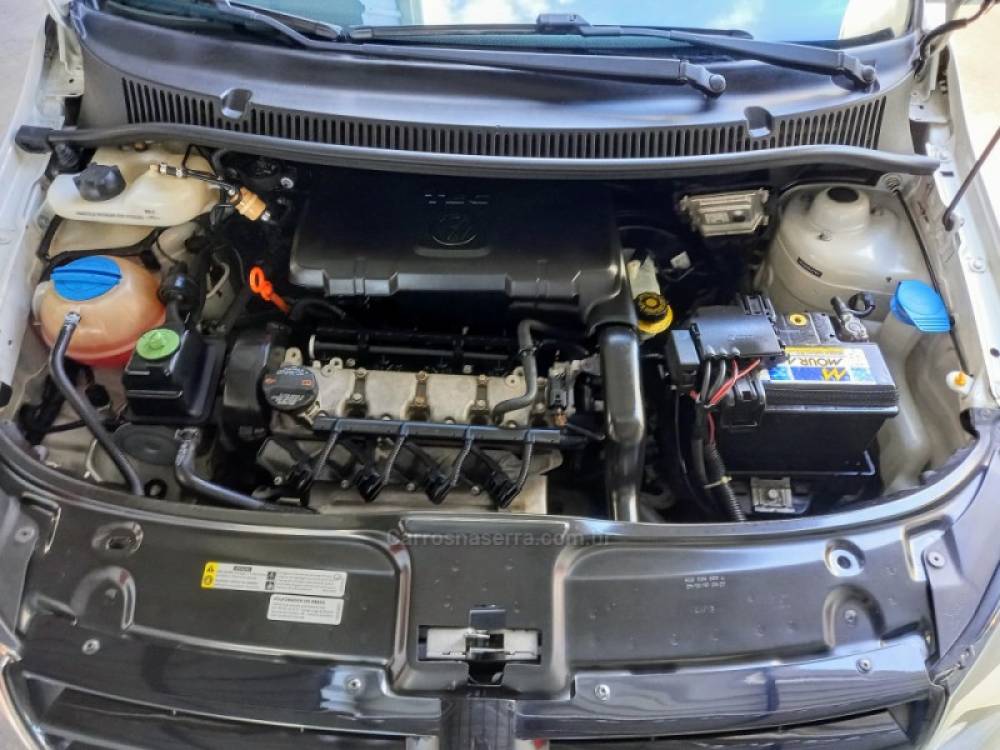 VOLKSWAGEN - FOX - 2013/2014 - Branca - R$ 42.000,00