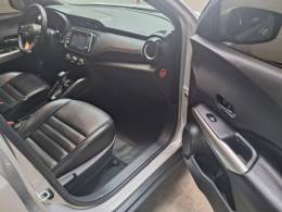 NISSAN - KICKS - 2017/2018 - Prata - R$ 79.890,00