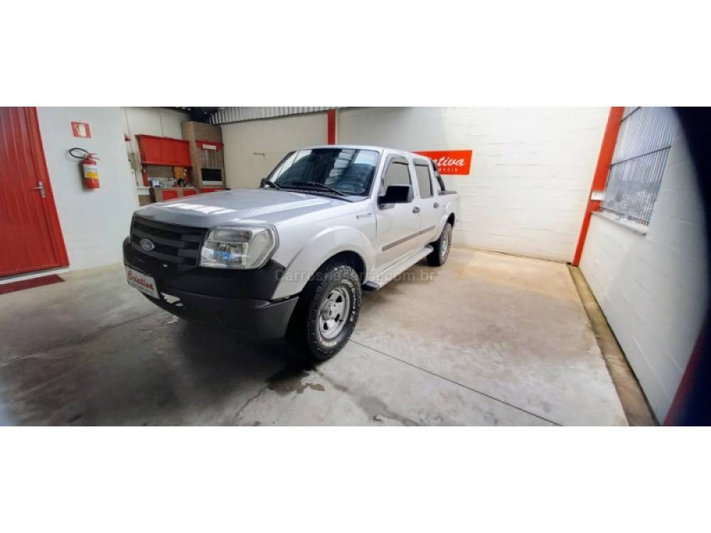 FORD - RANGER - 2010/2011 - Prata - R$ 77.900,00