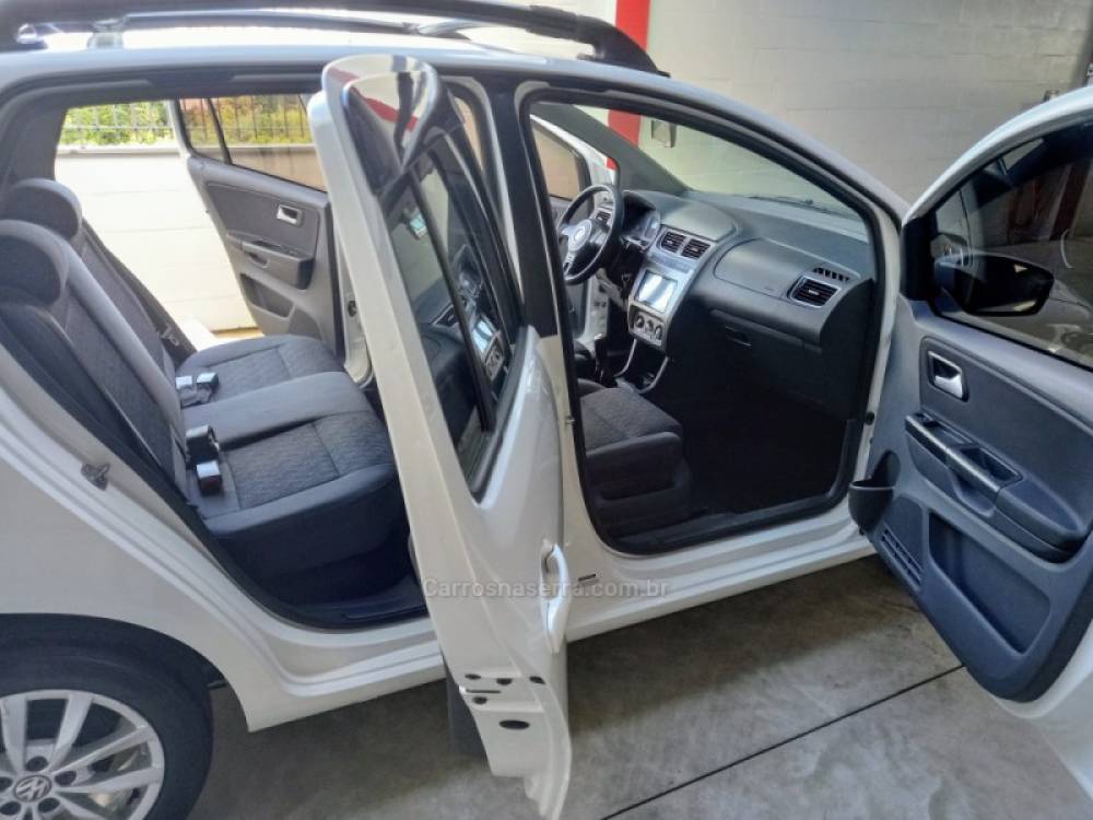 VOLKSWAGEN - FOX - 2013/2014 - Branca - R$ 42.000,00