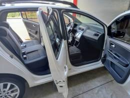 VOLKSWAGEN - FOX - 2013/2014 - Branca - R$ 42.000,00