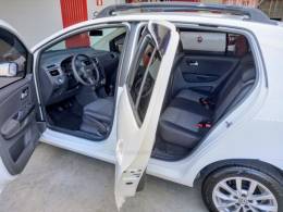 VOLKSWAGEN - FOX - 2013/2014 - Branca - R$ 42.000,00