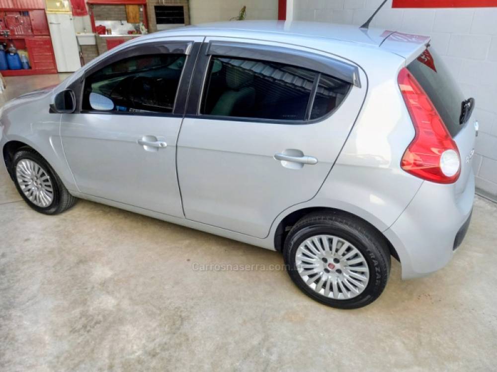 FIAT - PALIO - 2013/2014 - Prata - R$ 38.900,00