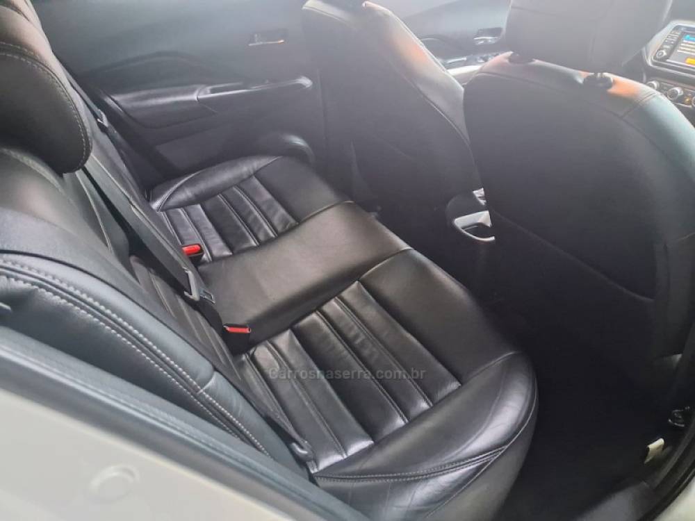 NISSAN - KICKS - 2017/2018 - Prata - R$ 79.890,00